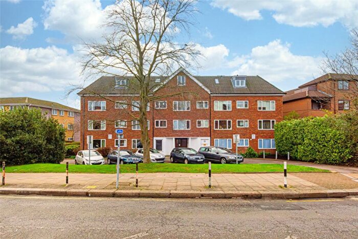 1 Bedroom Apartment For Sale In Finchley Lodge, Gainsborough Road, London, N12