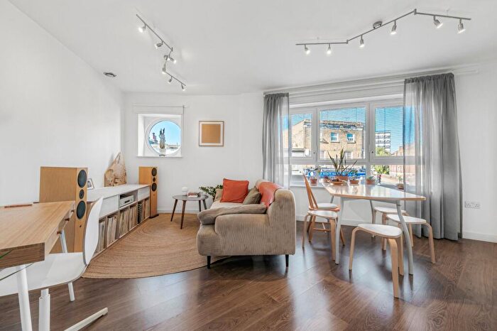 1 Bedroom Flat To Rent In Dreadnought Court, Lower Road, SE8
