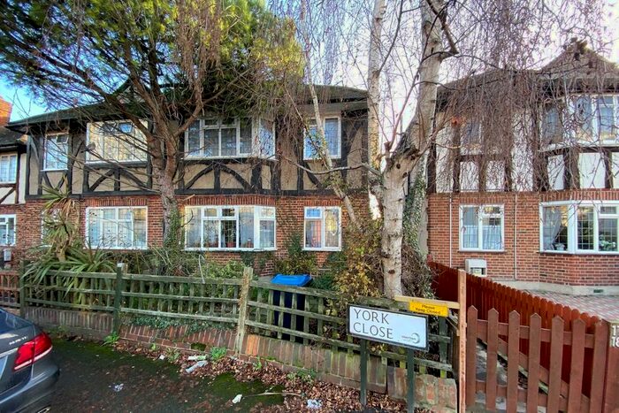 2 Bedroom Maisonette To Rent In York Close, Morden, SM4