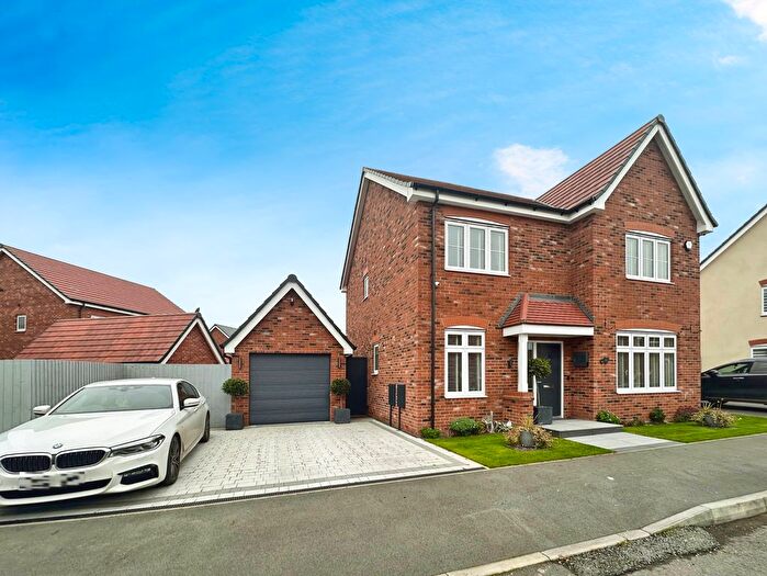 4 Bedroom Detached House For Sale In Aspen Road, Essington, Wolverhampton, WV11