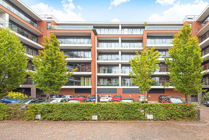 2 Bedroom Apartment To Rent In Newbury, Berkshire, RG14
