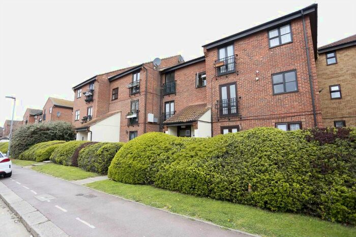 1 Bedroom Flat To Rent In Shafter Road, Dagenham, RM10