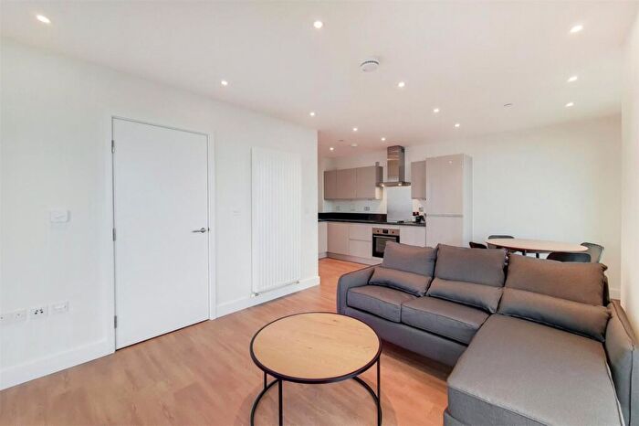 2 Bedroom Apartment To Rent In Green Street, London, NW10