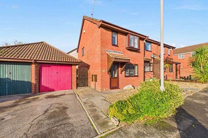 3 Bedroom End Of Terrace House For Sale In Portesham Way, Poole, Dorset, BH17
