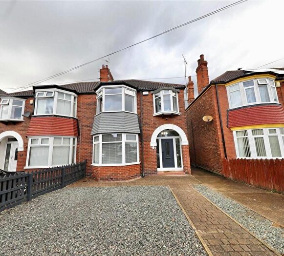 3 Bedroom Semi-Detached House For Sale In Burniston Road, Hull, HU5