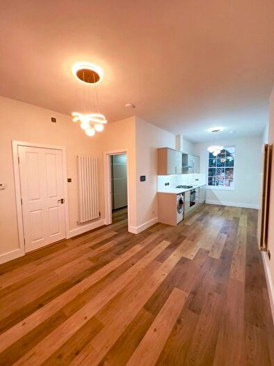 2 Bedroom Flat To Rent In Thrift Hall, Sewardstone Road, Waltham Abbey, EN9