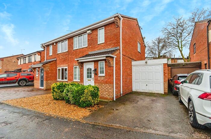 3 Bedroom Semi Detached House For Sale In Memory Lane, Darlaston, Wednesbury, West Midlands, WS10