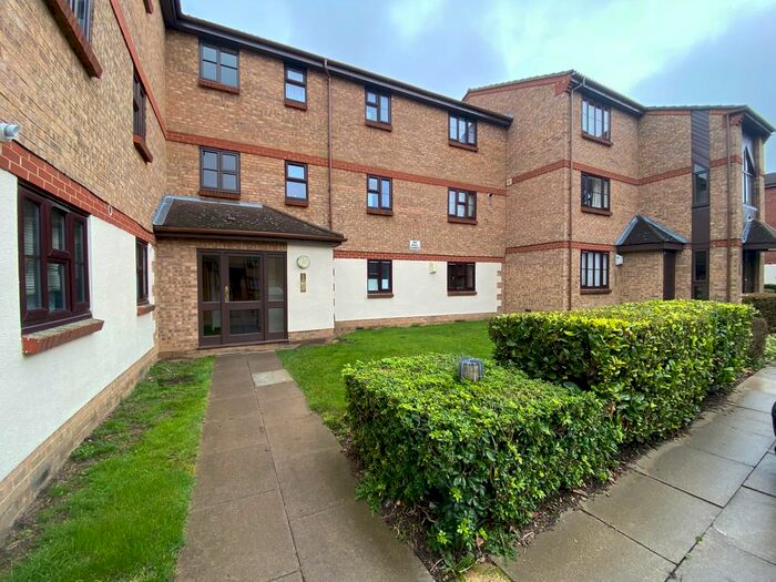 2 Bedroom Flat To Rent In Spring Grove, Mitcham CR4