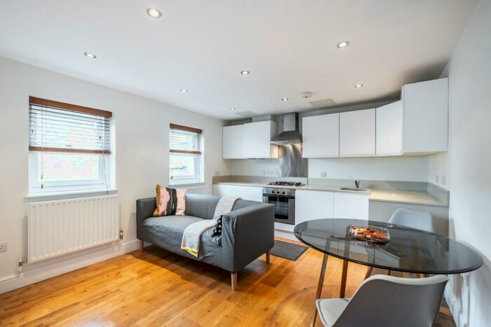 1 Bedroom Flat To Rent In Upper Street London, N1