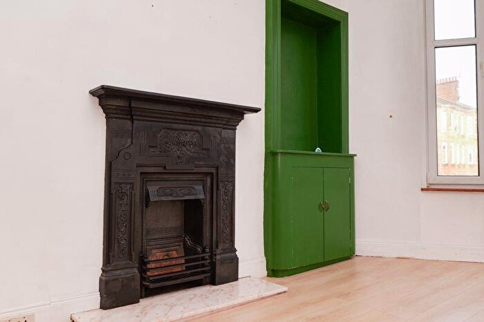 1 Bedroom Flat For Sale In Springhill Gardens, Shawlands, G41