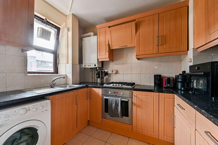 2 Bedroom Flat To Rent In Clayton Street, Oval, London, SE11