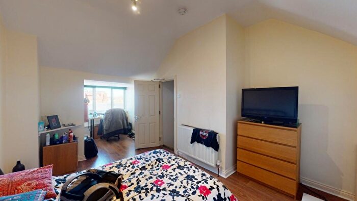 4 Bedroom House To Rent In Goodliffe Street, Nottingham, NG7