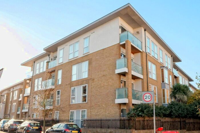 2 Bedroom Flat To Rent In Altima Court, East Dulwich Road, London, SE22