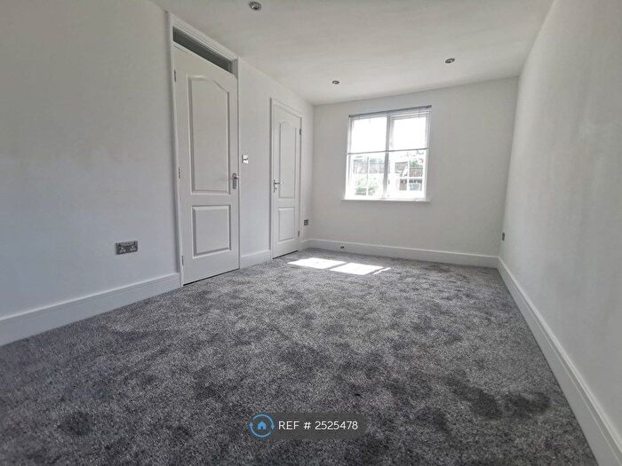 2 Bedroom Flat To Rent In Jameston, Bracknell, RG12