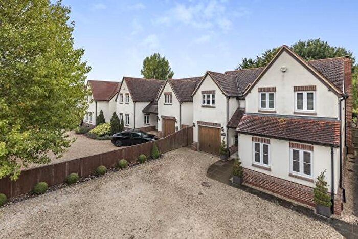 4 Bedroom Detached House For Sale In Hanney Road, Steventon, Oxfordshire, OX13