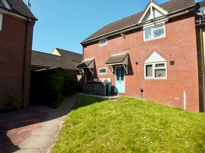 1 Bedroom Maisonette To Rent In Ramblers Way, Crawley, RH11