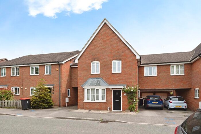 4 Bedroom Link Detached House For Sale In Hopton Grove, Newport Pagnell, MK16