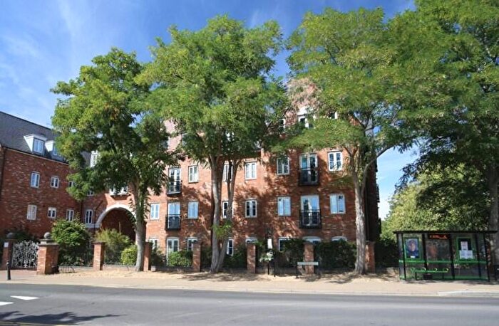 2 Bedroom Flat For Sale In Town Bridge Mill, Leighton Road, Linslade, Central Bedfordshire, LU7