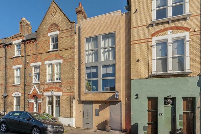 2 Bedroom Flat To Rent In Ostade Road, London, SW2