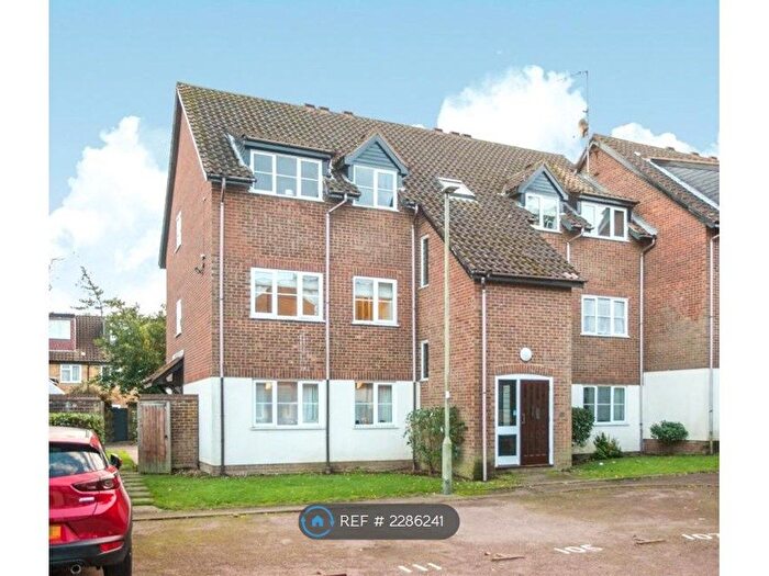 2 Bedroom Flat To Rent In Galdana Avenue, Barnet, EN5