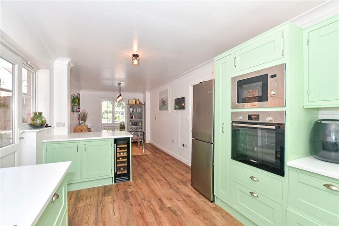 5 Bedroom Detached House For Sale In Forest Avenue, Ashford, Kent, TN25