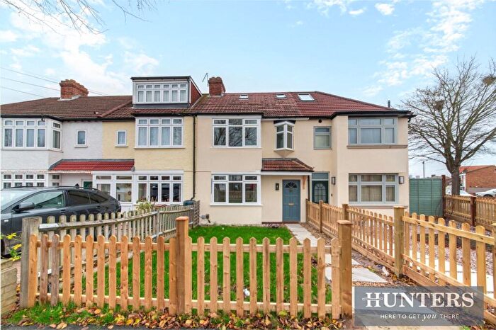 3 Bedroom Terraced House For Sale In Boscombe Road, Worcester Park, Sutton, KT4