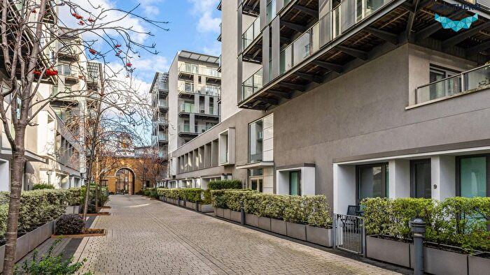 1 Bedroom Flat For Sale In East Carriage House, Royal Carriage Mews, Woolwich, London, SE18