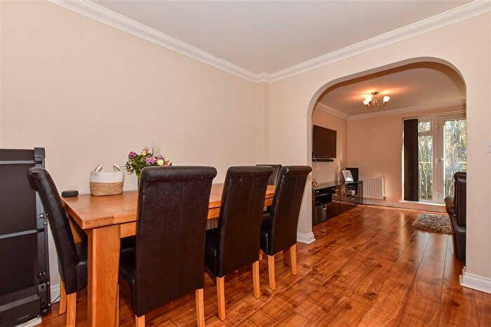 3 Bedroom End Terrace House For Sale In Sutton Road, Maidstone, Kent, ME15