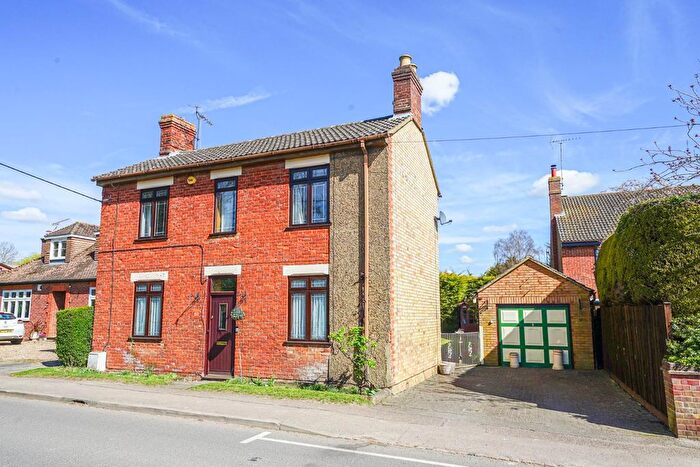 3 Bedroom Detached House For Sale In Dunstable Road, Tilsworth, Leighton Buzzard, LU7