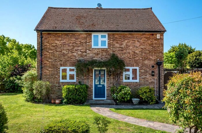 3 Bedroom Semi-Detached House To Rent In Chamberlain Crescent West Wickham, BR4