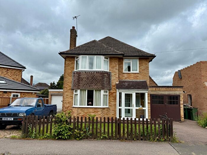 3 Bedroom Detached House For Sale In Half Moon Crescent, Oadby, Leicester, LE2