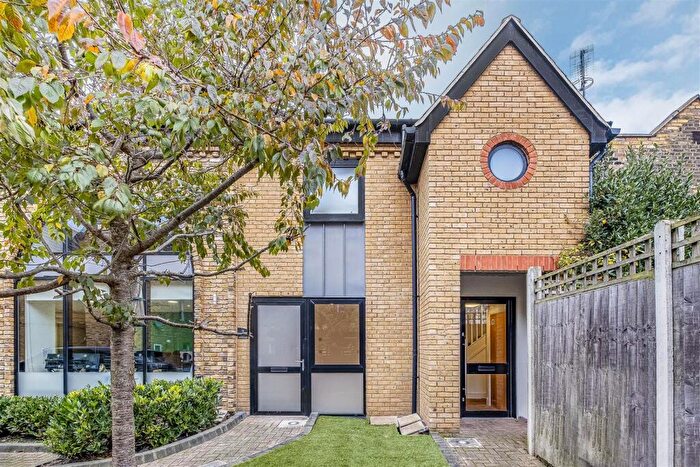 1 Bedroom Flat To Rent In Sheen Lane, Mortlake, SW14