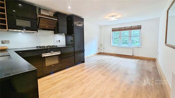 2 Bedroom Flat To Rent In Birdhurst Road, South Croydon, Surrey, CR2