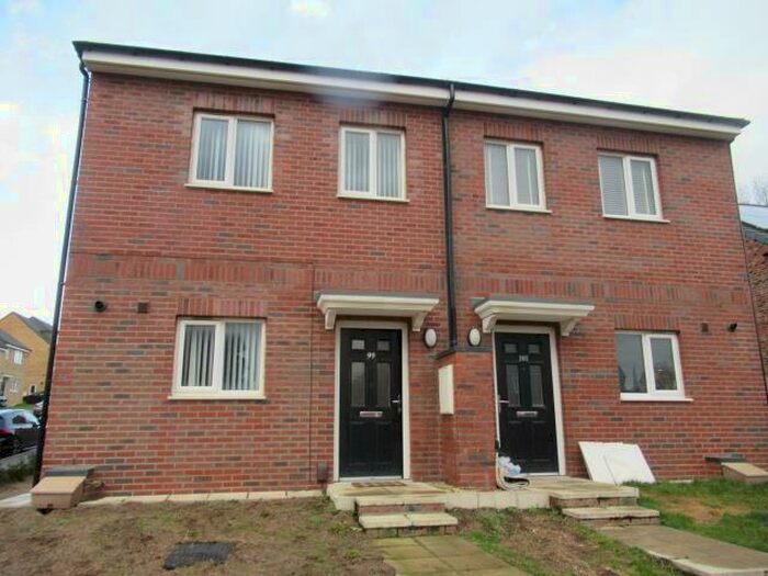 2 Bedroom Semi-Detached House To Rent In South Parkway, Seacroft, Leeds, LS14