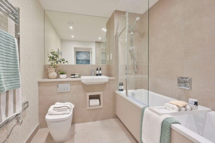 2 Bedroom Flat For Sale In Northwick Parkside, Harrow, HA1