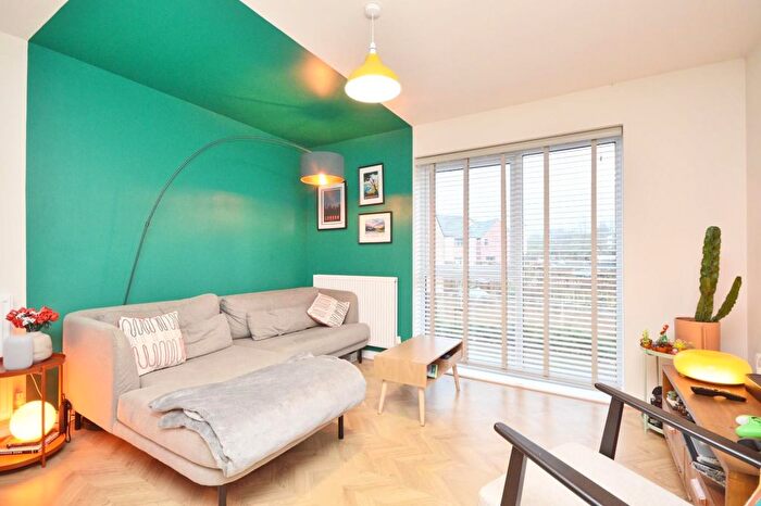 2 Bedroom Flat For Sale In Dragonfly Lane, Bristol, BS13