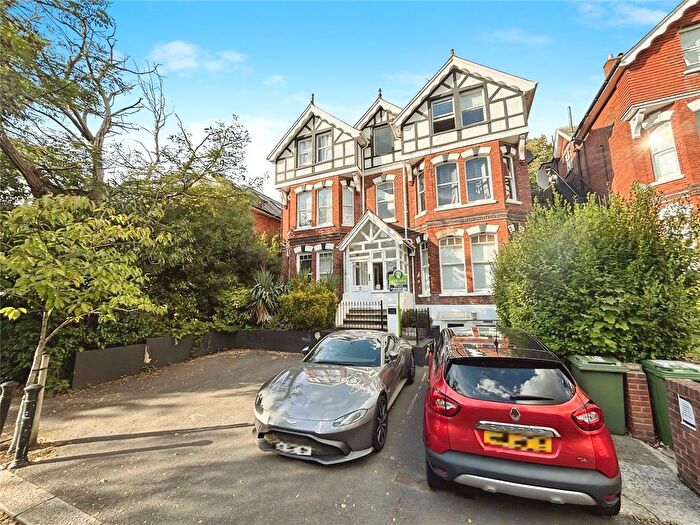2 Bedroom Flat To Rent In Clanricarde Gardens, Tunbridge Wells, Kent, TN1