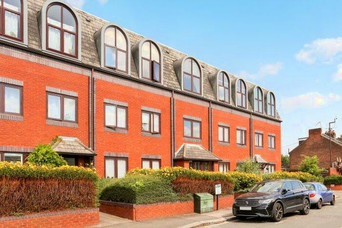 Studio To Rent In Brook Road South, Brentford, TW8