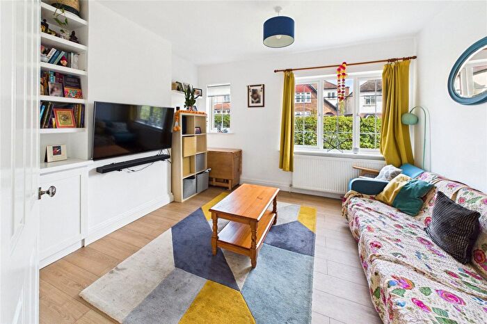 2 Bedroom Flat To Rent In Cricklade Avenue, London, SW2
