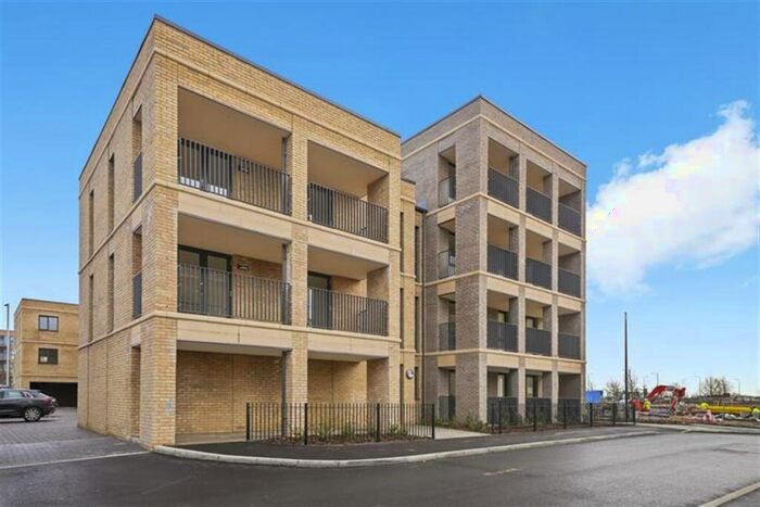 2 Bedroom Flat To Rent In Bedroom Property In Osprey Drive, Trumpington, CB2