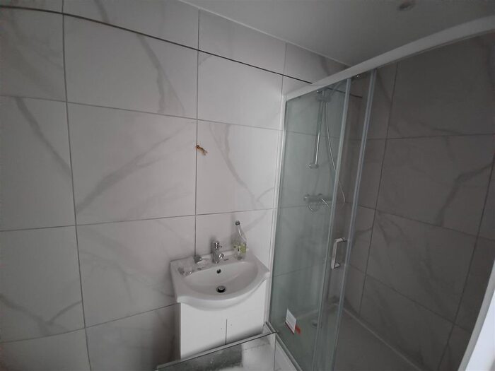 2 Bedroom Flat To Rent In Richmond Road, Cathays, Cardiff, CF24