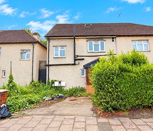 5 Bedroom Semi-Detached House For Sale In North Circular Road, Neasden, NW10