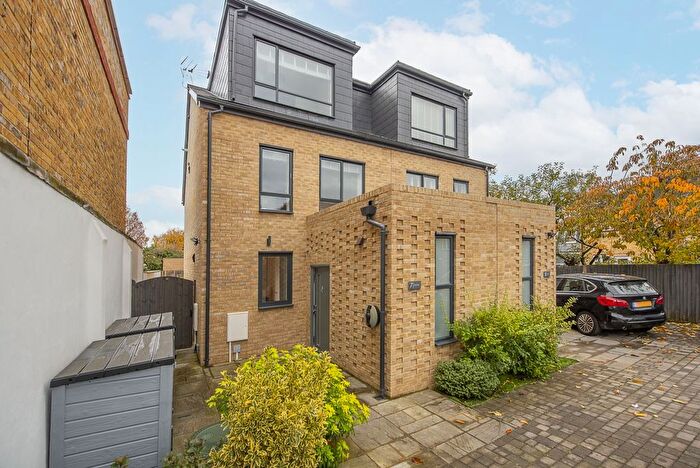 4 Bedroom Semi-Detached House To Rent In Lime Grove, New Malden, KT3