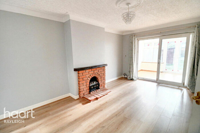 2 Bedroom Semi-Detached Bungalow For Sale In Grove Hill, Leigh-On-Sea, SS9