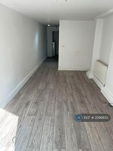 1 Bedroom Flat To Rent In Holywell House, London, E11