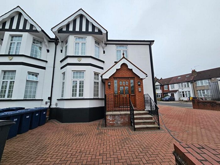 1 Bedroom Flat To Rent In Hale Lane, Mill Hill, NW7