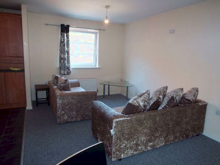 2 Bedroom Flat To Rent In Ten Acre Mews, Stirchley, Birmingham, B30