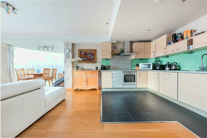 2 Bedroom Flat To Rent In Angelis Apartments, Graham Street, N1