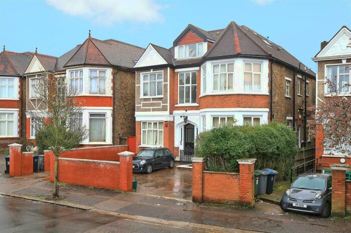 3 Bedroom Flat To Rent In Mapesbury Road, Willesden, NW2