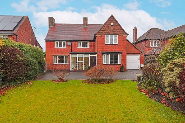 3 Bedroom Detached House For Sale In Whitecotes Lane, Walton, Chesterfield, S40